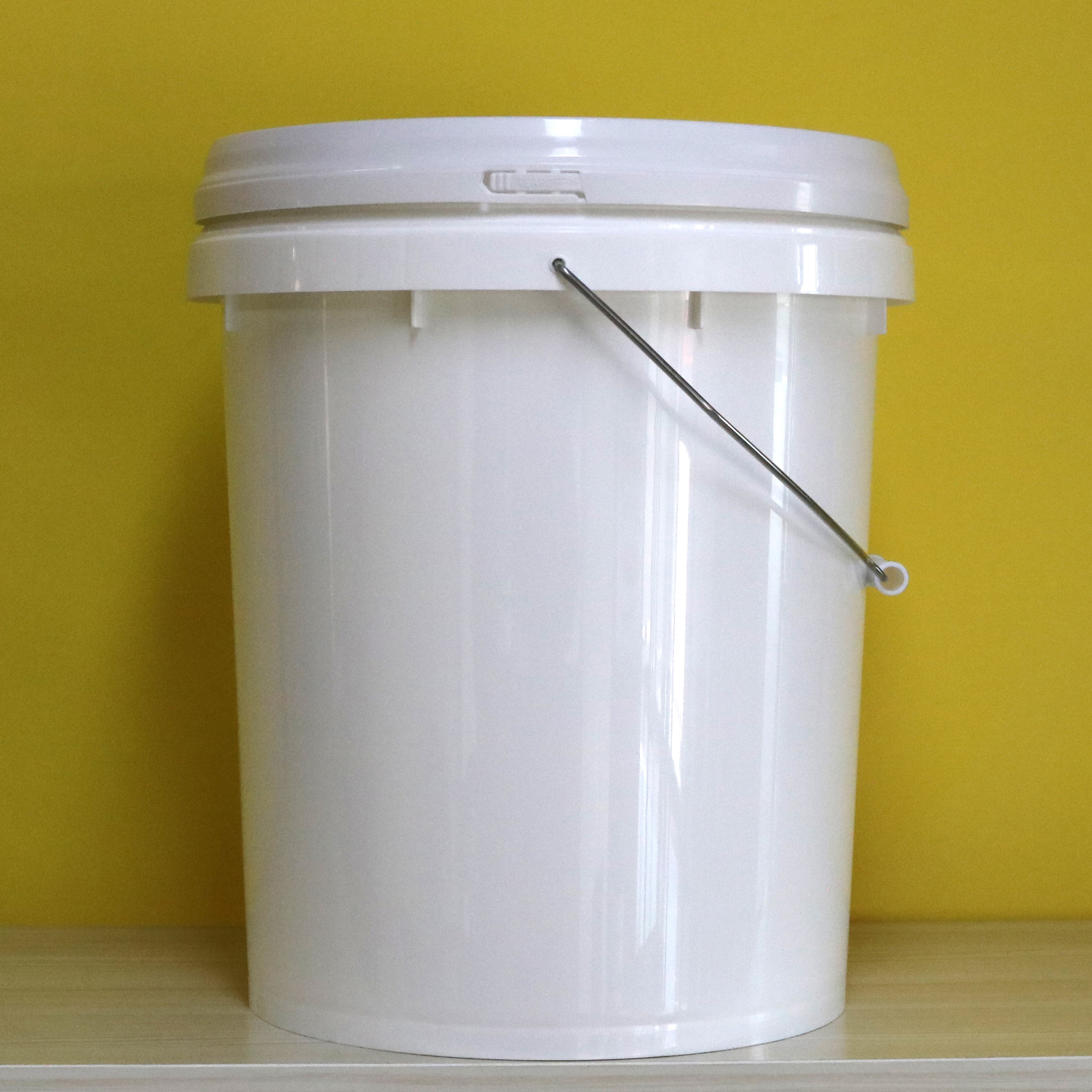 customized-5-gallon-plastic-bucket-manufacturers-factory-wholesale